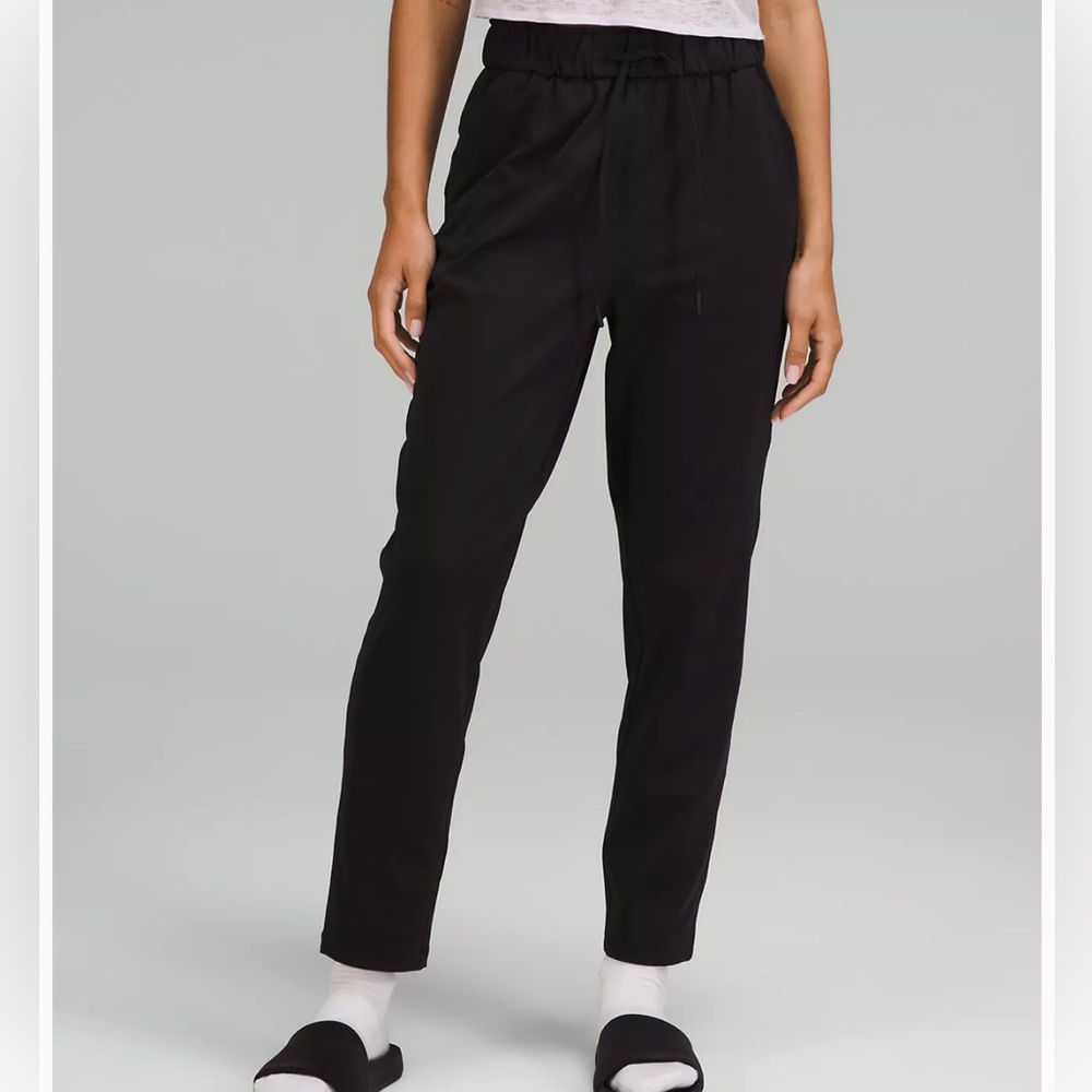 Lululemon On the Fly Black Pants - Size 6